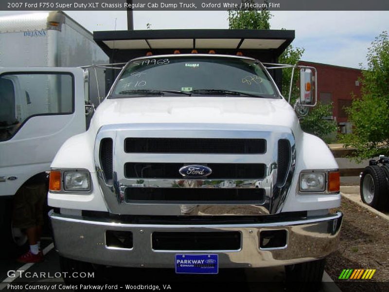 Oxford White / Medium Flint 2007 Ford F750 Super Duty XLT Chassis Regular Cab Dump Truck