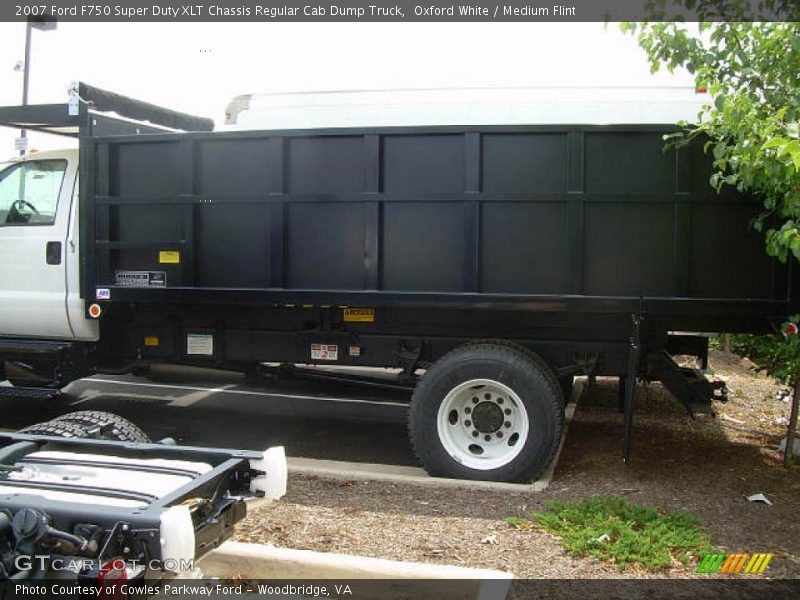 Oxford White / Medium Flint 2007 Ford F750 Super Duty XLT Chassis Regular Cab Dump Truck