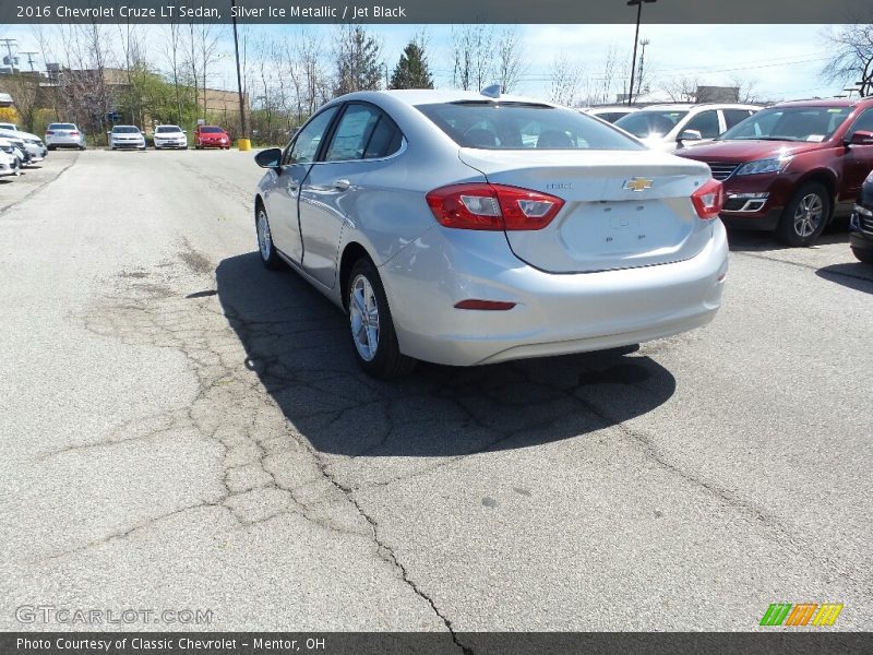 Silver Ice Metallic / Jet Black 2016 Chevrolet Cruze LT Sedan