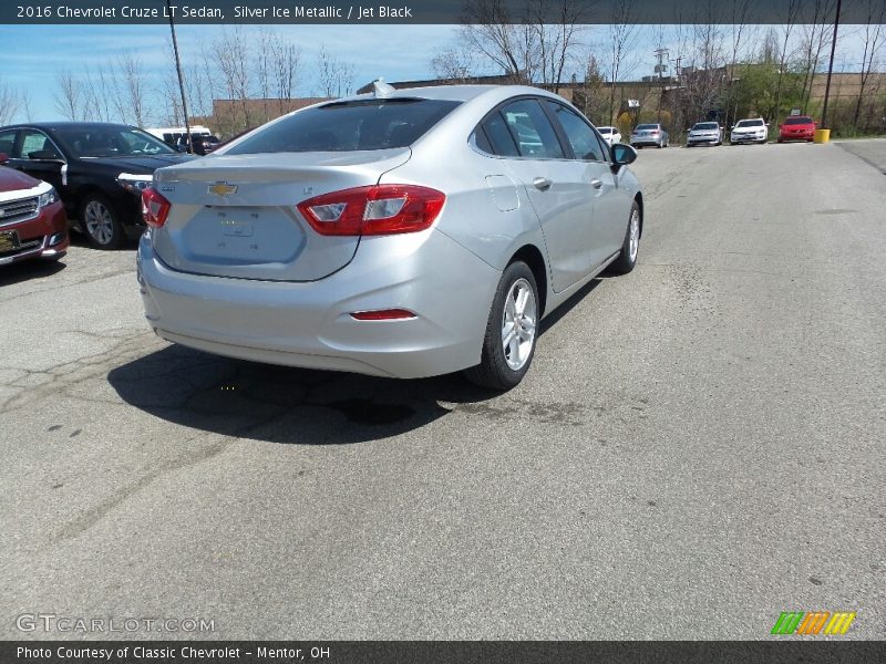 Silver Ice Metallic / Jet Black 2016 Chevrolet Cruze LT Sedan