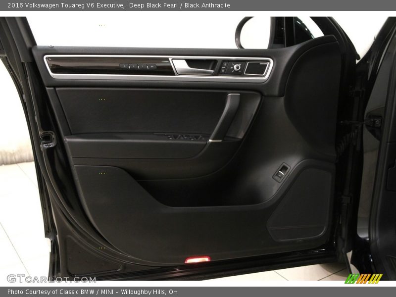 Deep Black Pearl / Black Anthracite 2016 Volkswagen Touareg V6 Executive