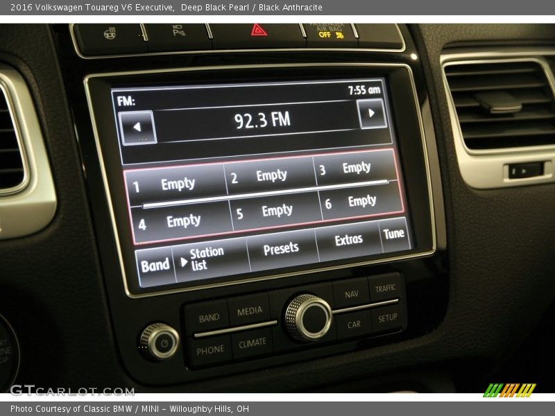 Deep Black Pearl / Black Anthracite 2016 Volkswagen Touareg V6 Executive