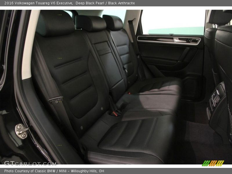 Deep Black Pearl / Black Anthracite 2016 Volkswagen Touareg V6 Executive