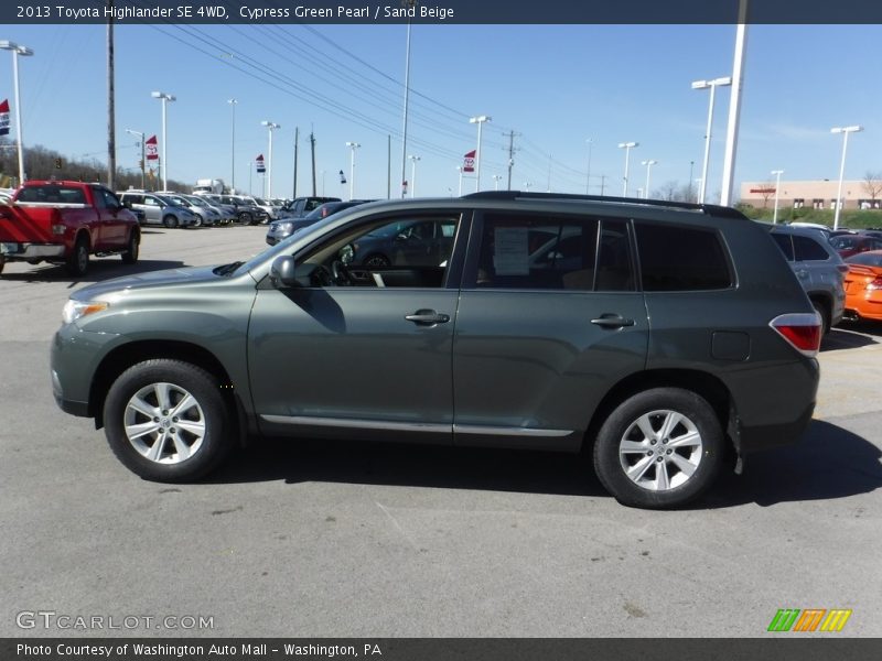 Cypress Green Pearl / Sand Beige 2013 Toyota Highlander SE 4WD