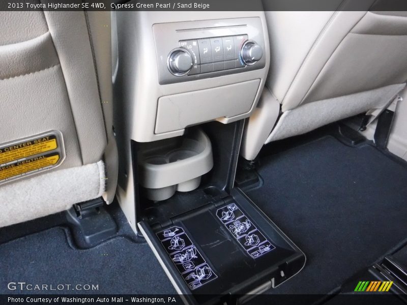 Cypress Green Pearl / Sand Beige 2013 Toyota Highlander SE 4WD