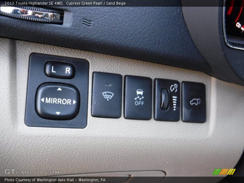 Cypress Green Pearl / Sand Beige 2013 Toyota Highlander SE 4WD