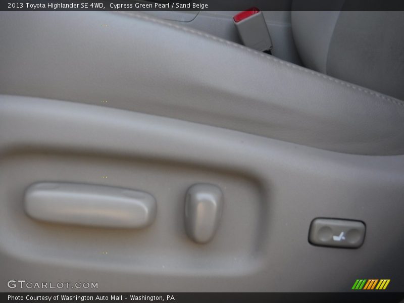Cypress Green Pearl / Sand Beige 2013 Toyota Highlander SE 4WD