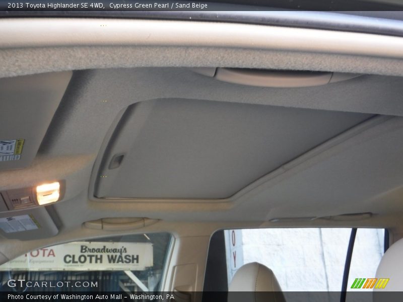 Cypress Green Pearl / Sand Beige 2013 Toyota Highlander SE 4WD