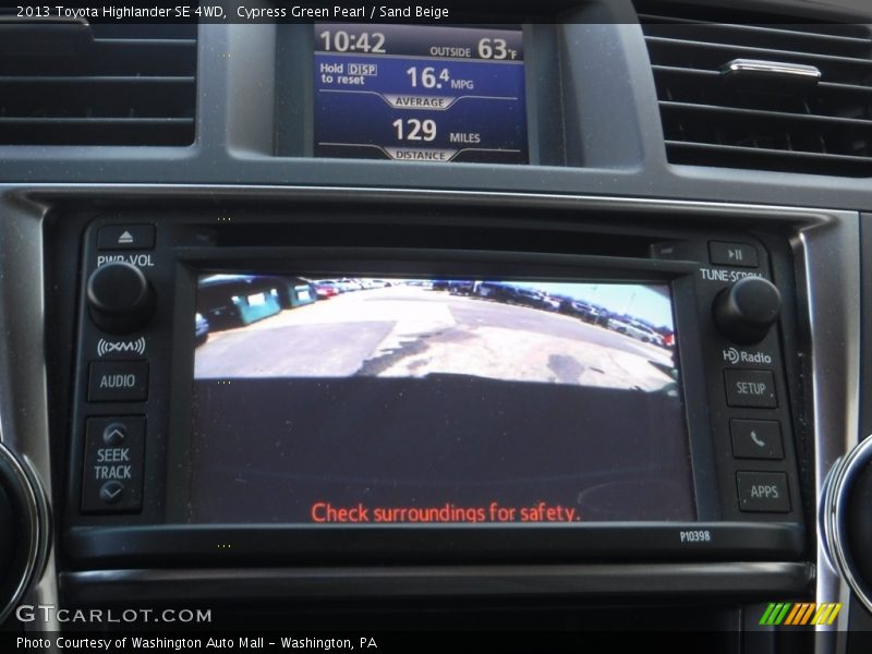 Cypress Green Pearl / Sand Beige 2013 Toyota Highlander SE 4WD