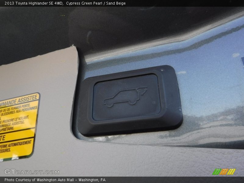 Cypress Green Pearl / Sand Beige 2013 Toyota Highlander SE 4WD