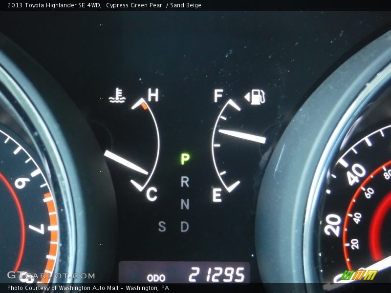 Cypress Green Pearl / Sand Beige 2013 Toyota Highlander SE 4WD