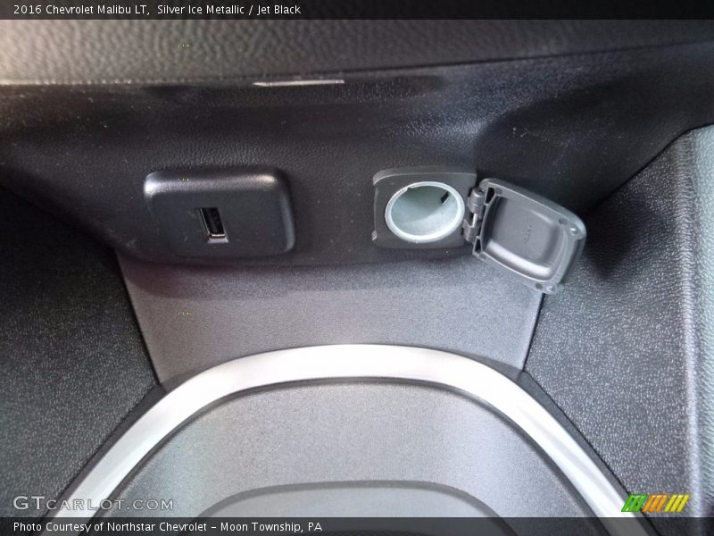 Silver Ice Metallic / Jet Black 2016 Chevrolet Malibu LT