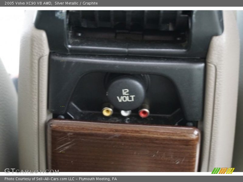 Silver Metallic / Graphite 2005 Volvo XC90 V8 AWD