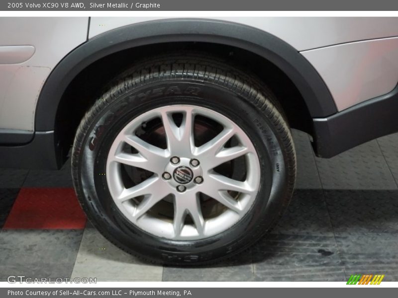 Silver Metallic / Graphite 2005 Volvo XC90 V8 AWD
