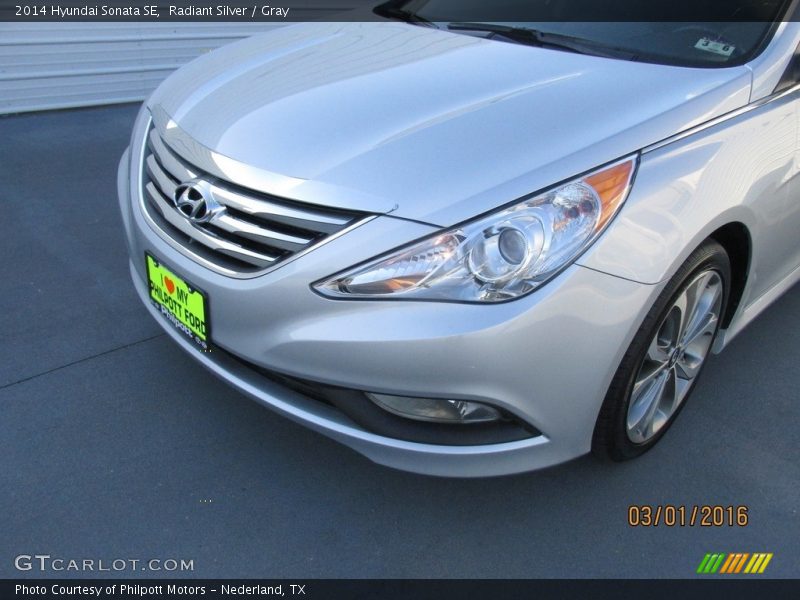 Radiant Silver / Gray 2014 Hyundai Sonata SE