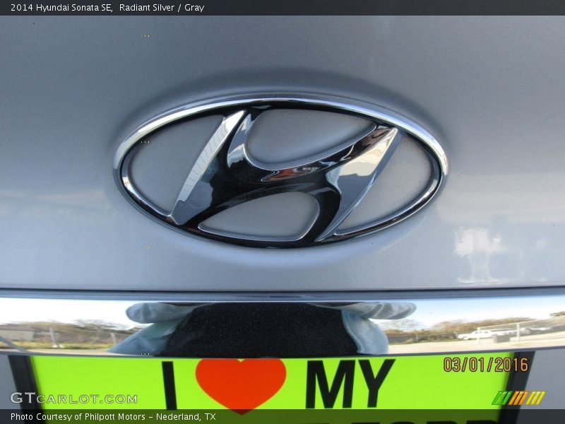Radiant Silver / Gray 2014 Hyundai Sonata SE