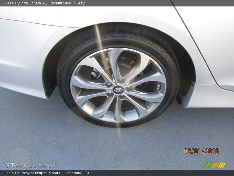 Radiant Silver / Gray 2014 Hyundai Sonata SE