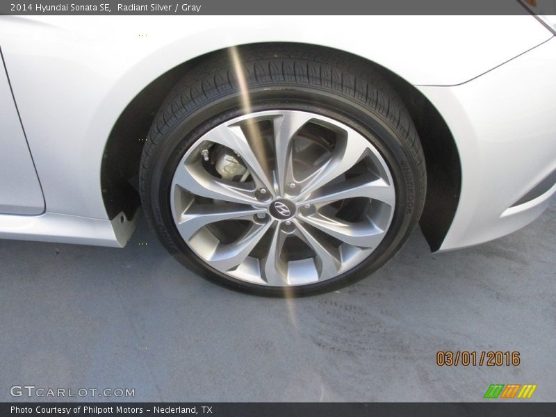 Radiant Silver / Gray 2014 Hyundai Sonata SE
