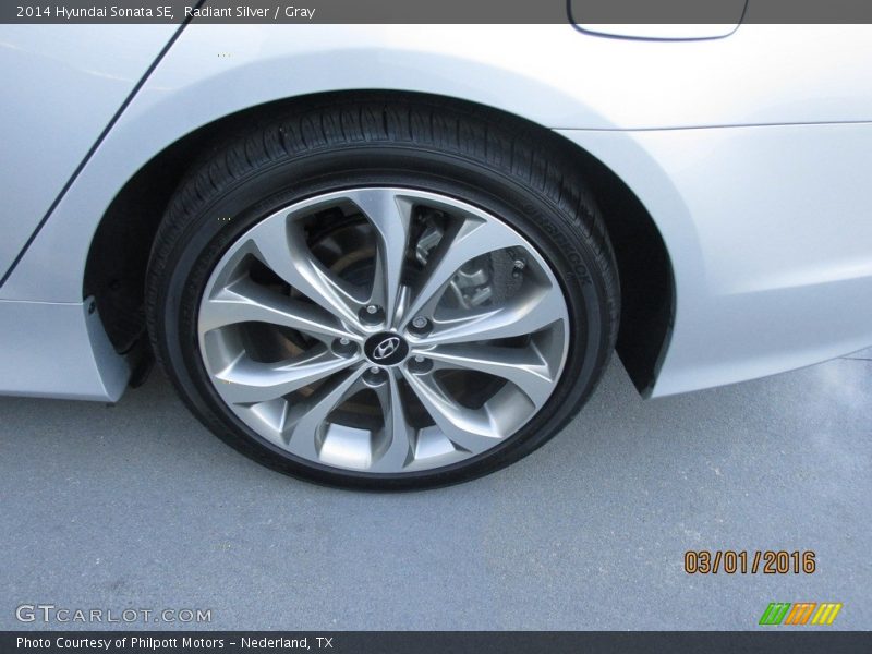 Radiant Silver / Gray 2014 Hyundai Sonata SE