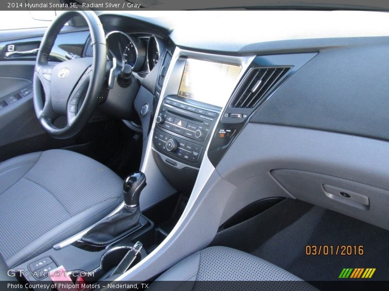 Radiant Silver / Gray 2014 Hyundai Sonata SE