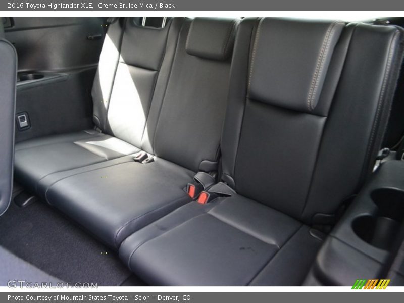 Creme Brulee Mica / Black 2016 Toyota Highlander XLE
