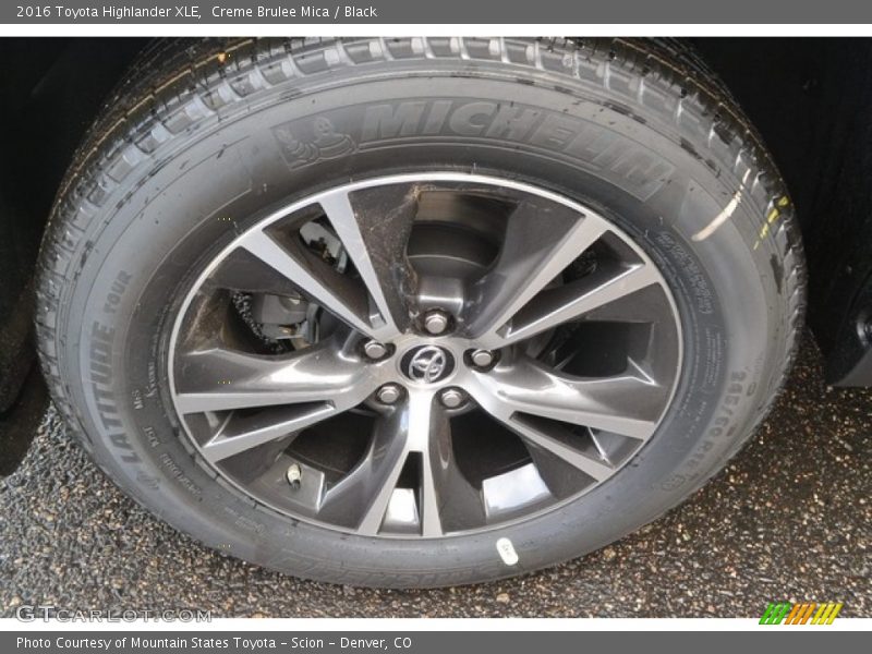 Creme Brulee Mica / Black 2016 Toyota Highlander XLE