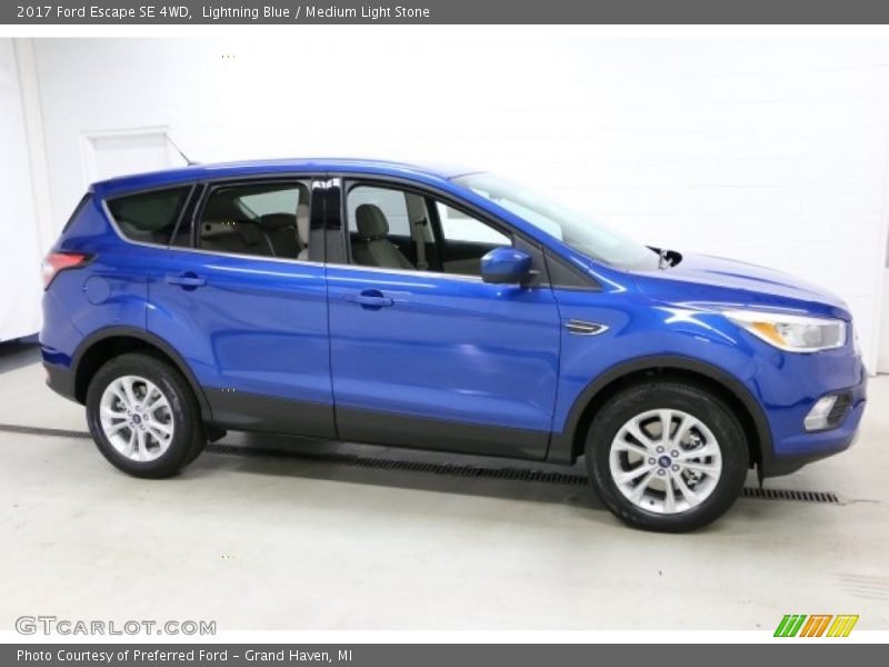  2017 Escape SE 4WD Lightning Blue