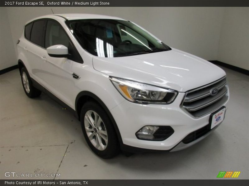 Oxford White / Medium Light Stone 2017 Ford Escape SE