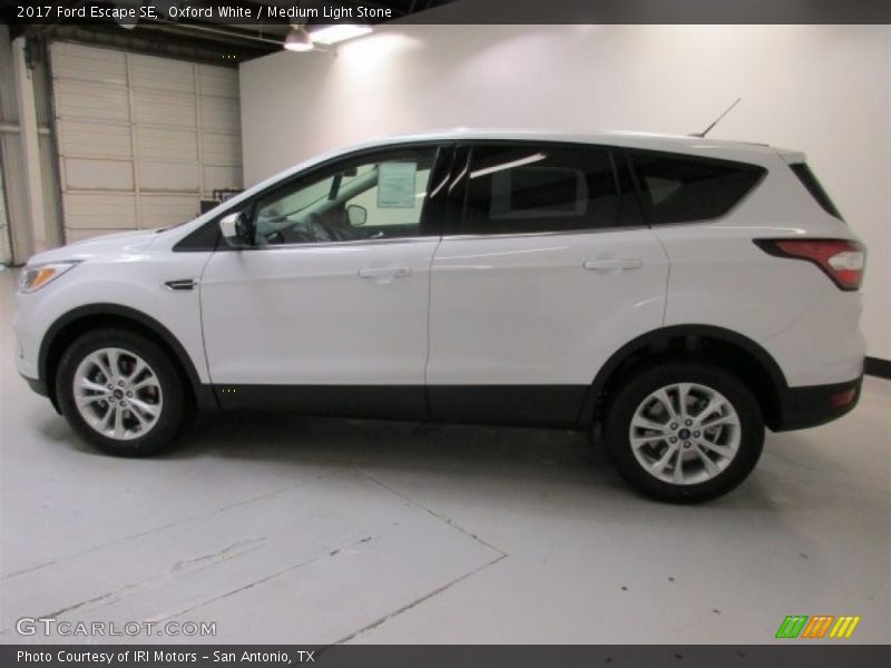 Oxford White / Medium Light Stone 2017 Ford Escape SE