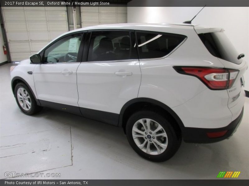 Oxford White / Medium Light Stone 2017 Ford Escape SE