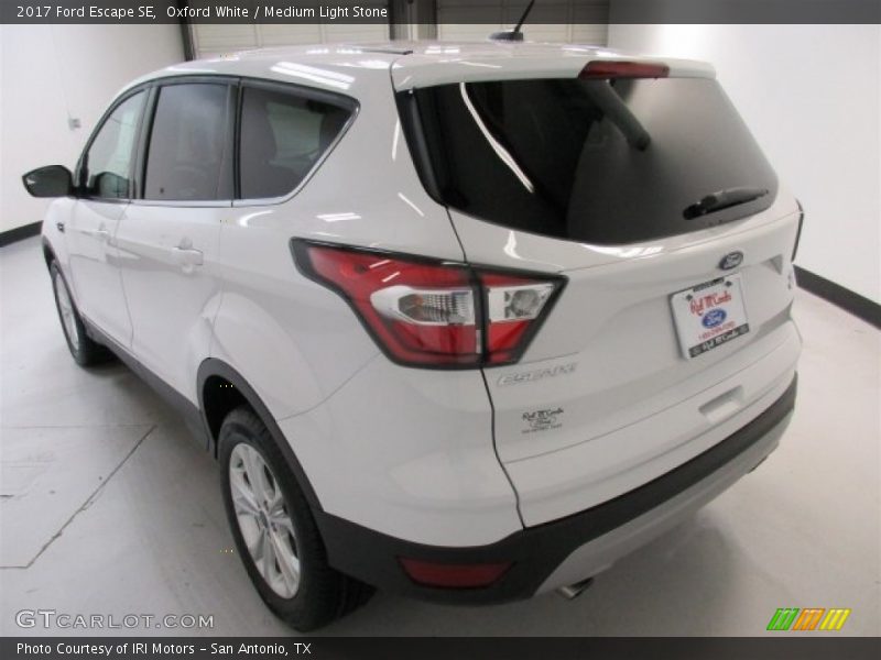 Oxford White / Medium Light Stone 2017 Ford Escape SE