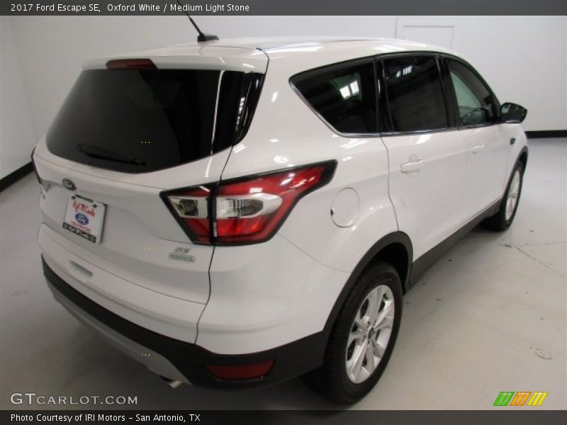 Oxford White / Medium Light Stone 2017 Ford Escape SE