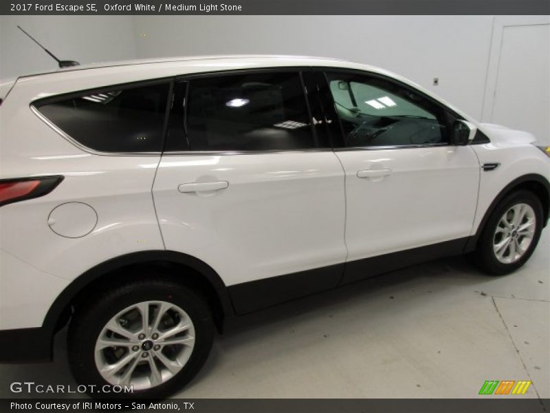 Oxford White / Medium Light Stone 2017 Ford Escape SE