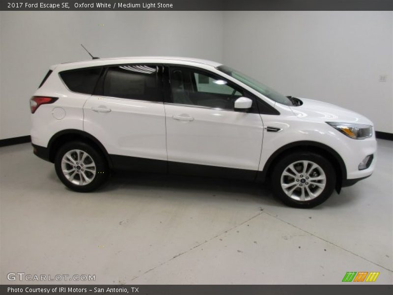 Oxford White / Medium Light Stone 2017 Ford Escape SE
