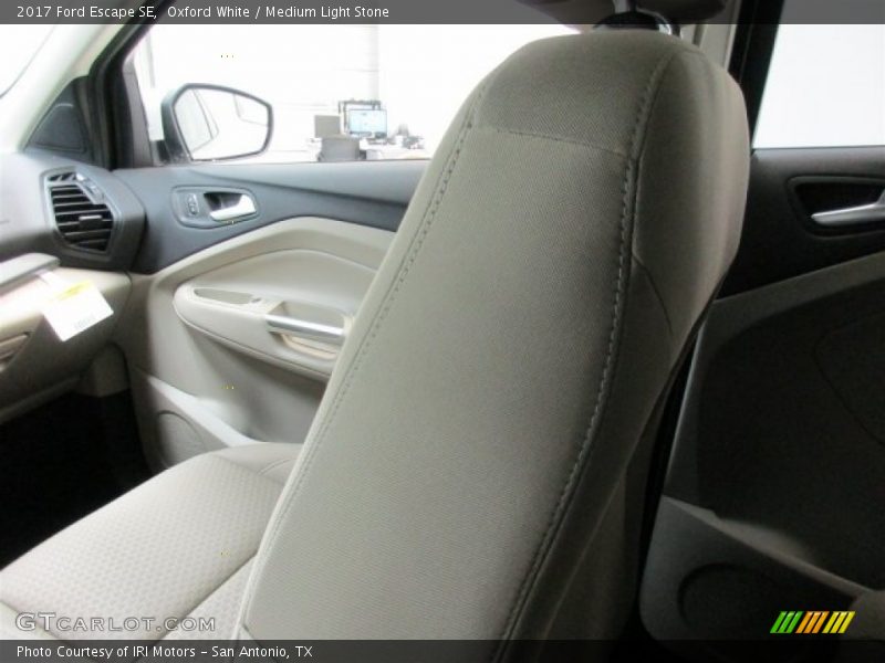 Oxford White / Medium Light Stone 2017 Ford Escape SE