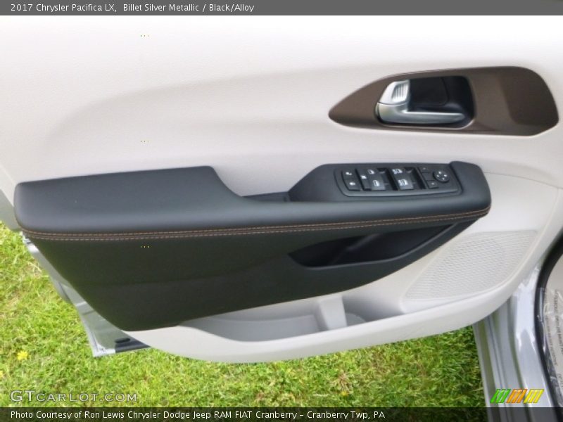Billet Silver Metallic / Black/Alloy 2017 Chrysler Pacifica LX