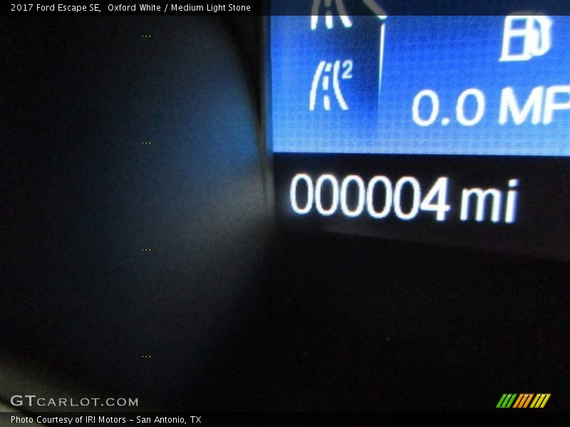 Oxford White / Medium Light Stone 2017 Ford Escape SE