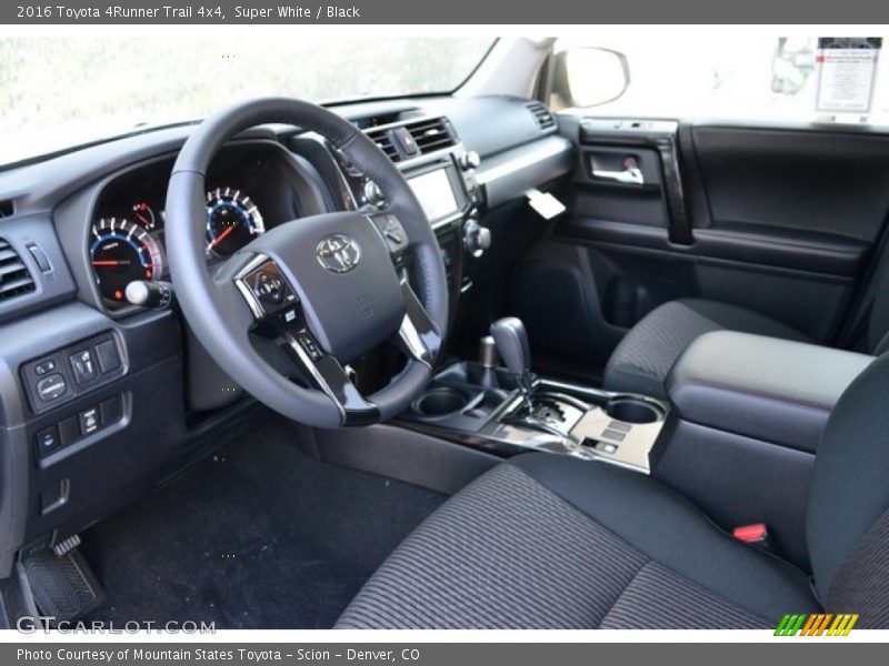 Super White / Black 2016 Toyota 4Runner Trail 4x4