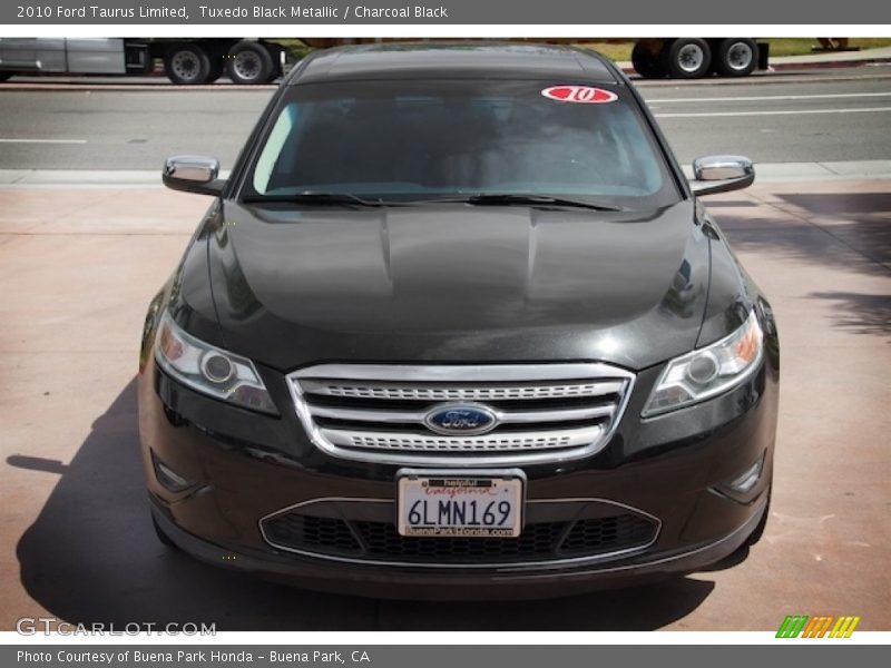 Tuxedo Black Metallic / Charcoal Black 2010 Ford Taurus Limited