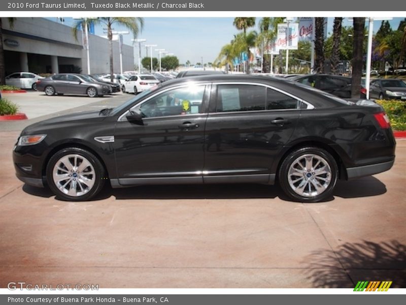 Tuxedo Black Metallic / Charcoal Black 2010 Ford Taurus Limited