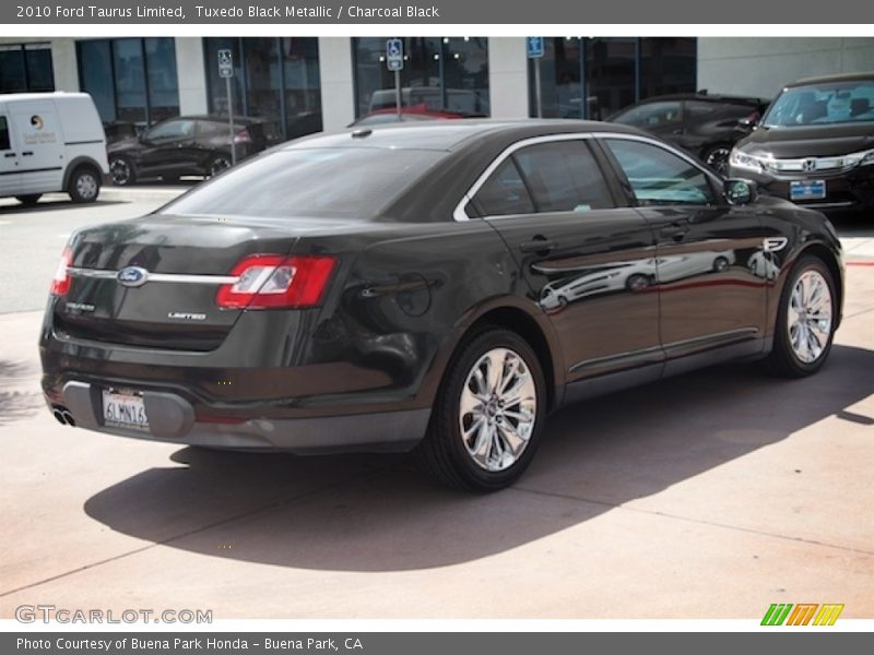 Tuxedo Black Metallic / Charcoal Black 2010 Ford Taurus Limited