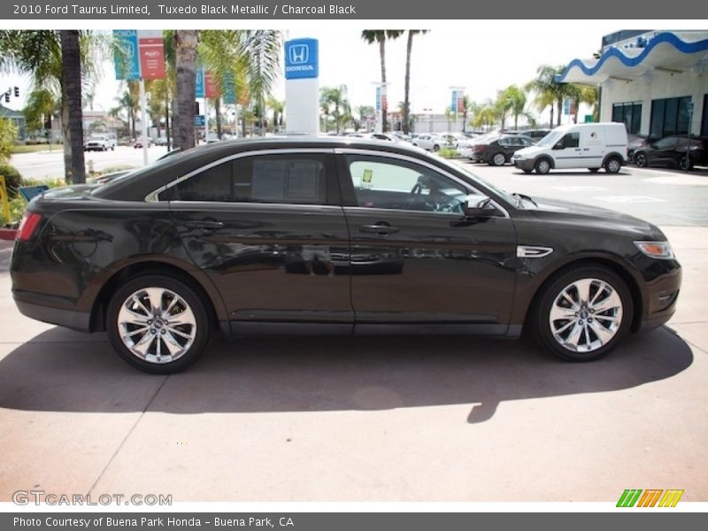 Tuxedo Black Metallic / Charcoal Black 2010 Ford Taurus Limited