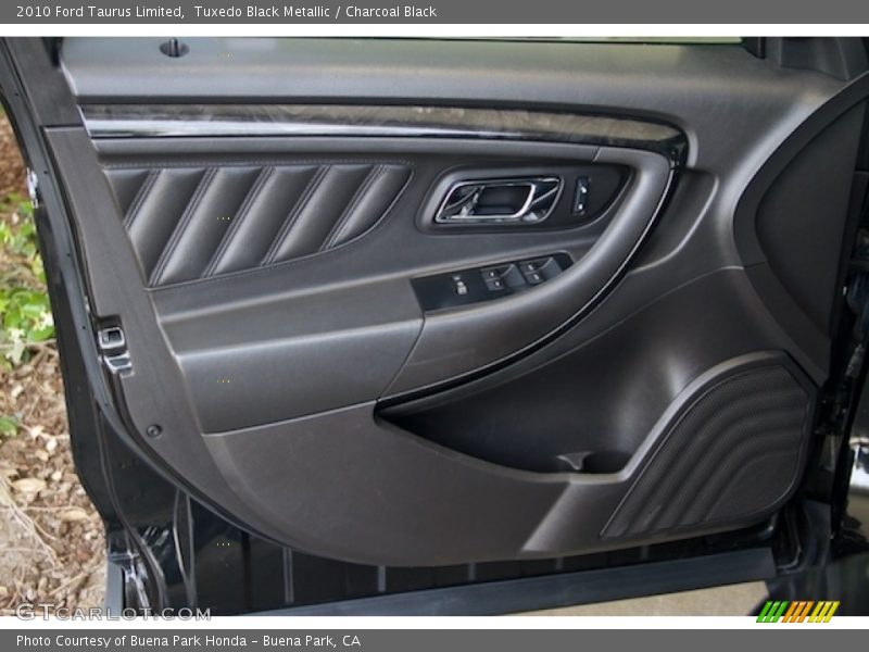 Tuxedo Black Metallic / Charcoal Black 2010 Ford Taurus Limited
