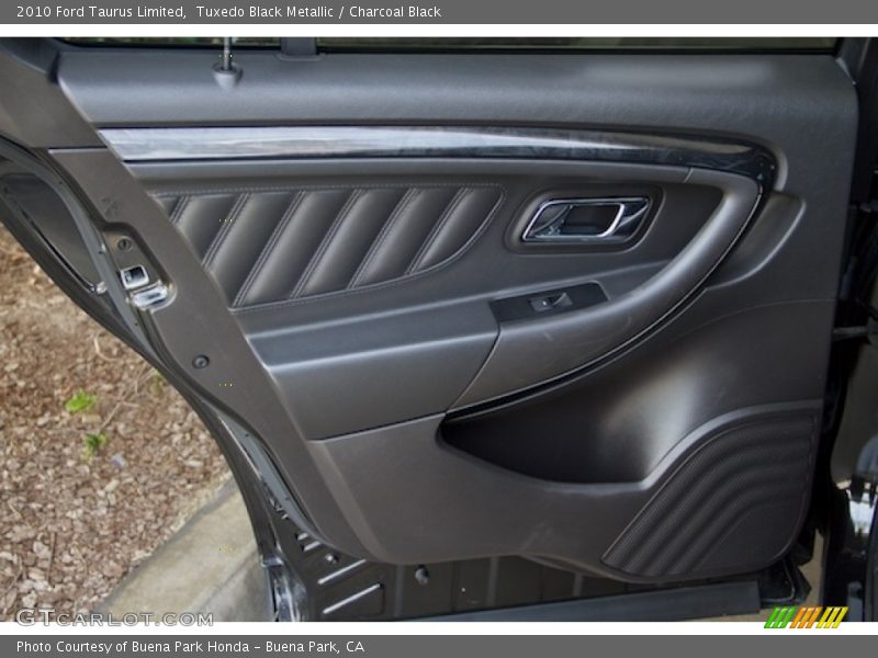 Tuxedo Black Metallic / Charcoal Black 2010 Ford Taurus Limited