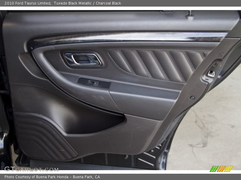 Tuxedo Black Metallic / Charcoal Black 2010 Ford Taurus Limited