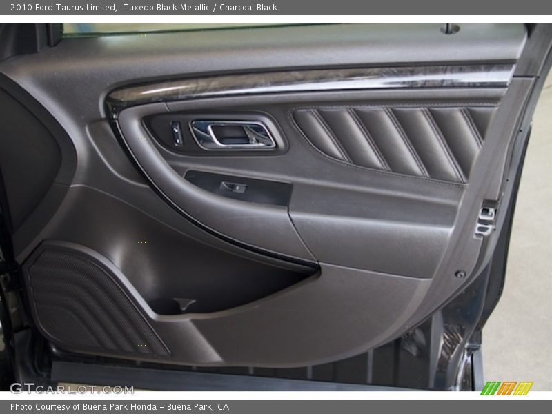 Tuxedo Black Metallic / Charcoal Black 2010 Ford Taurus Limited