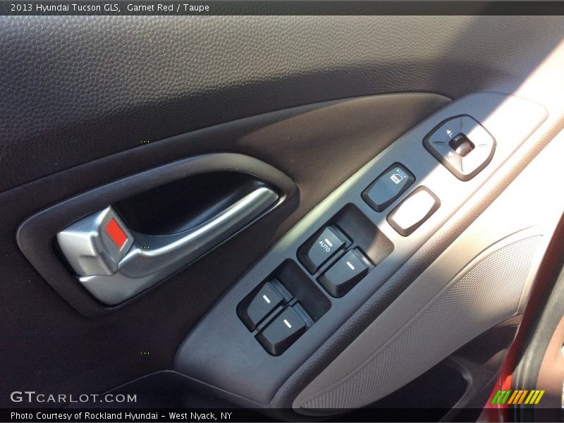 Garnet Red / Taupe 2013 Hyundai Tucson GLS
