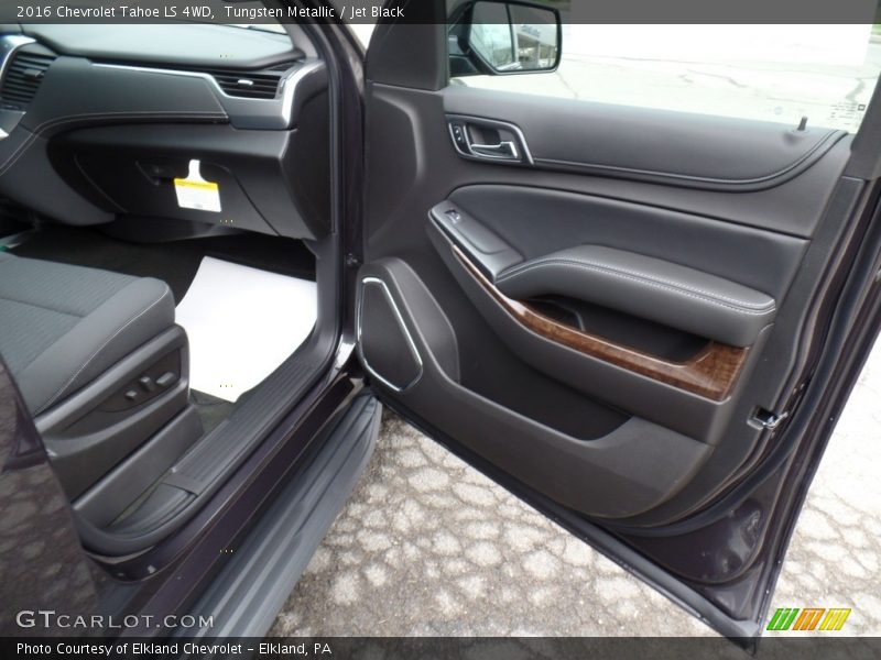 Tungsten Metallic / Jet Black 2016 Chevrolet Tahoe LS 4WD