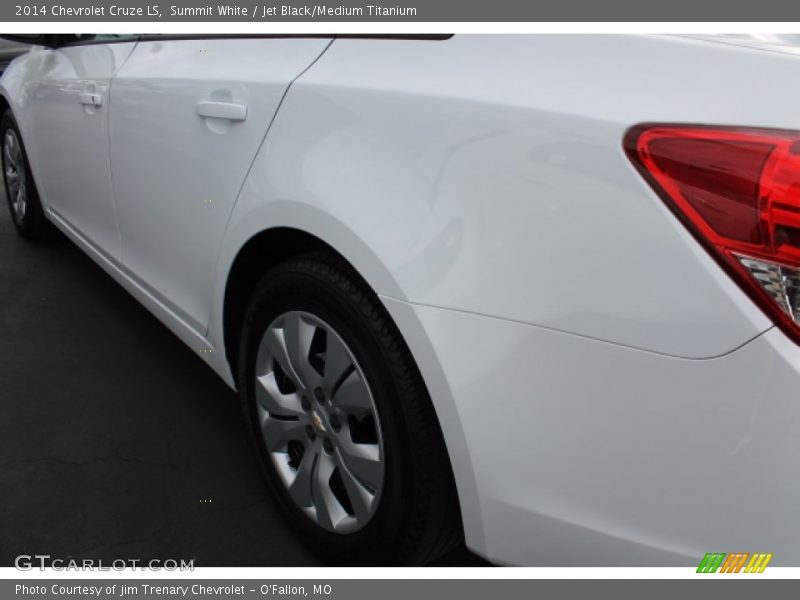 Summit White / Jet Black/Medium Titanium 2014 Chevrolet Cruze LS