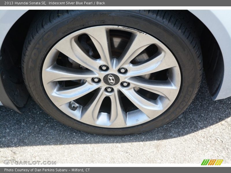 Iridescent Silver Blue Pearl / Black 2013 Hyundai Sonata SE